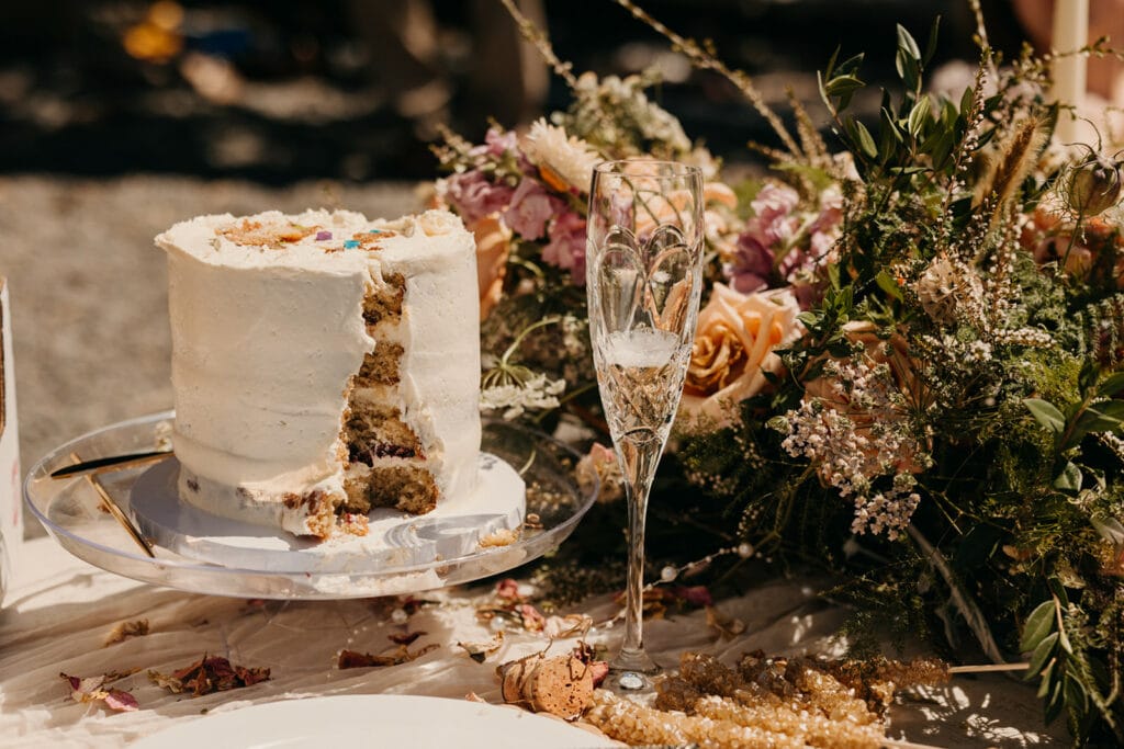 A detail of the cake.